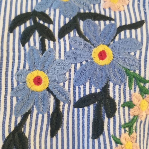 Boxy Striped Embroidered Top - Picture 2 of 6